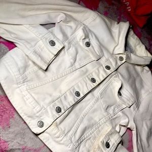 BASIC WHITE JEAN JACKET!